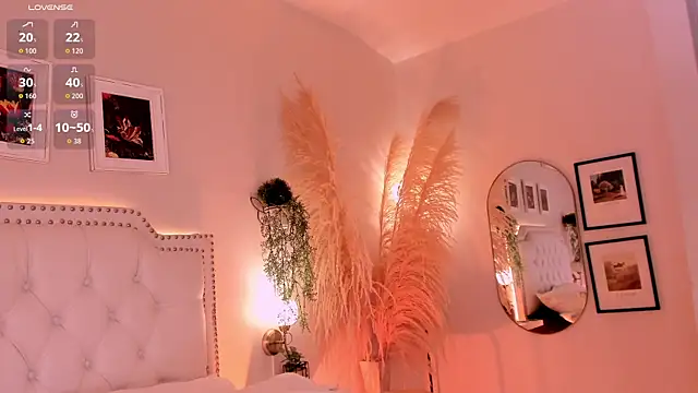 NikaVelvet1 live cam on StripChat