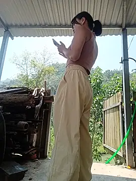 Linda-yiyi live cam