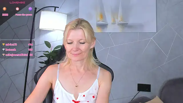Julie_Lucas webcam