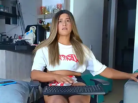 Laura_Cramz webcam
