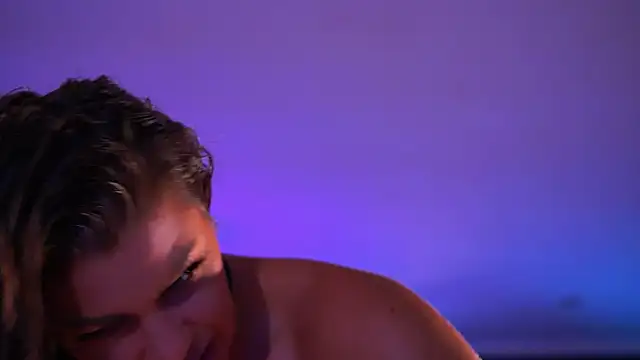AmidaChris webcam