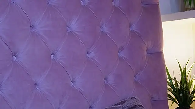 MaiaMini live cam on StripChat