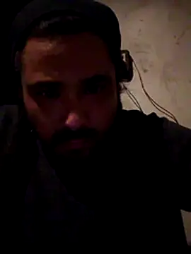Maxirasta12_ live cam on StripChat