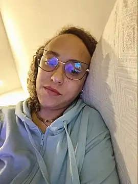 ValeriaMonroe live cam on StripChat