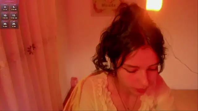 aluna_0310 live cam on StripChat
