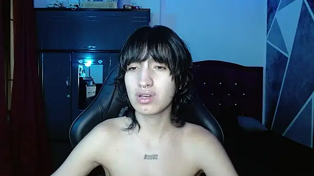 littlextreme live cam on StripChat