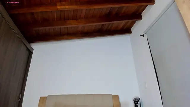 Naomi_velvett webcam