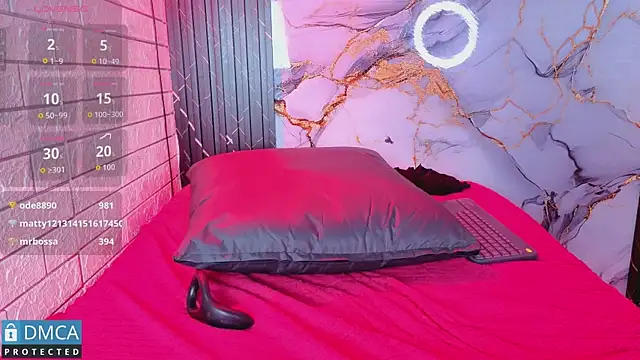 MaeveKuro webcam