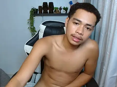 curlyasian_njxx webcam