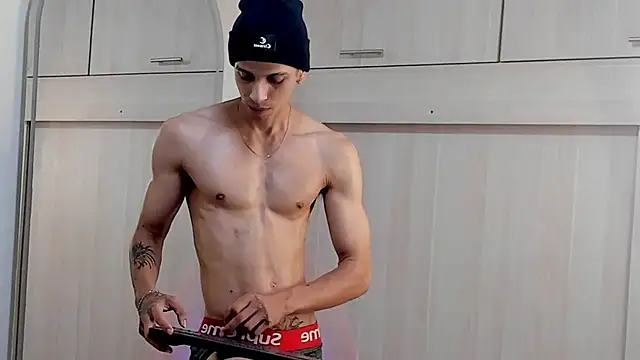 Mheysam_Youngerx webcam
