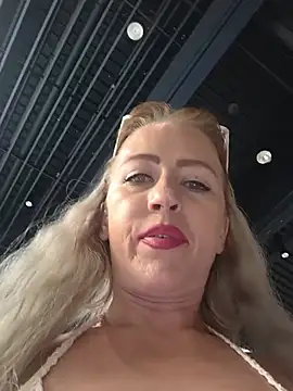 LaraLanee webcam