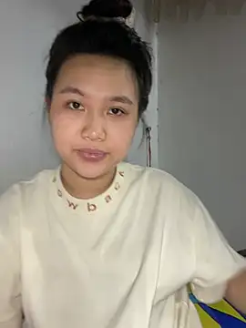 Almira6868 live cam on StripChat
