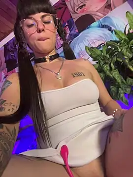 VioletaSubmissive live cam on StripChat
