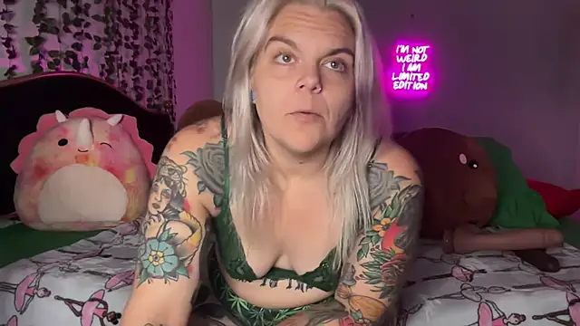 CherryBombBomb webcam