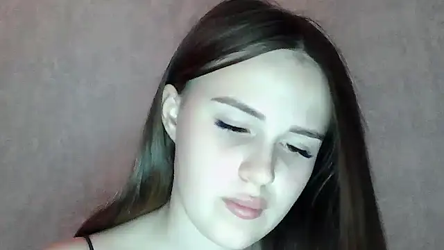 SweetLoraa webcam