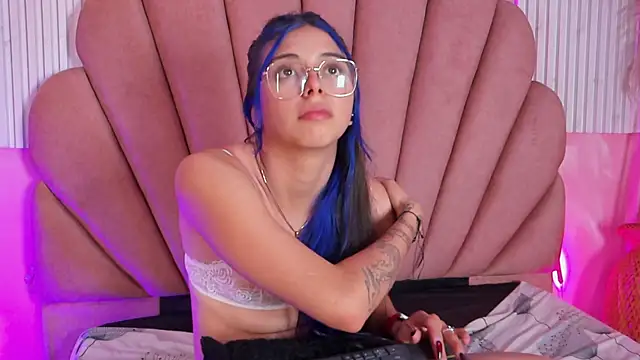Kyomi_Hunt webcam
