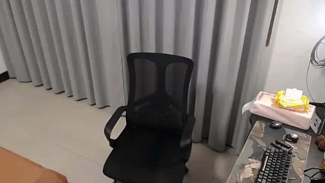 zhang1118 webcam