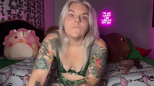 CherryBombBomb webcam
