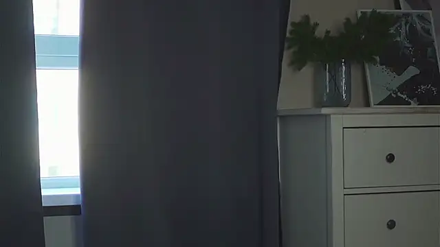 akumadadrive (F teen) - hands under top