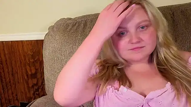 PhatAssBlond webcam