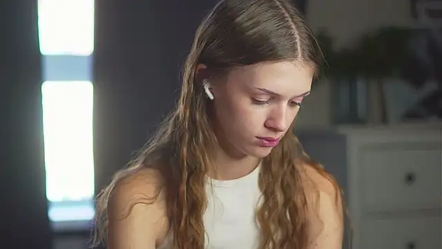 akumadadrive (F teen) - hands under top