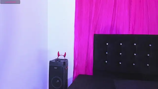 cutenaked_8 webcam
