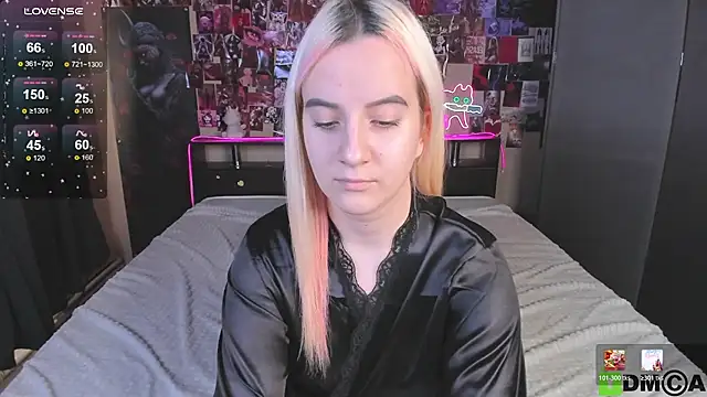 Naomi1Hinata webcam