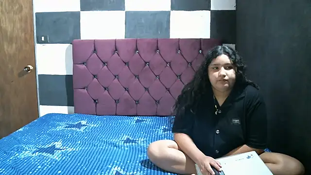 Valery-Khloe webcam