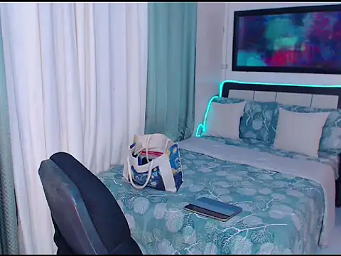 Heavenly_Treats webcam