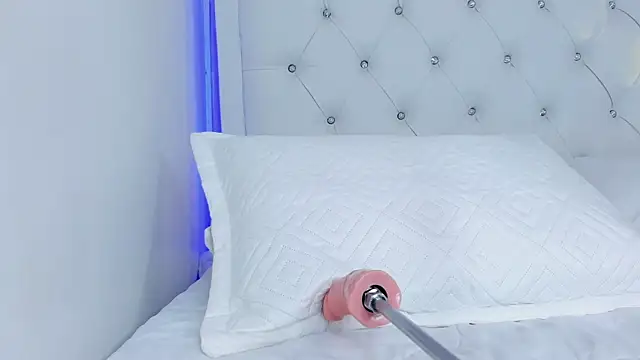 kitty_bluuee webcam