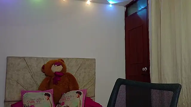 BellaaVixeen webcam