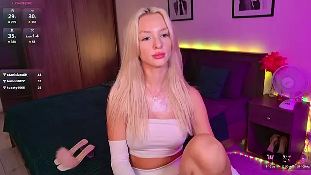 AleksaBlonde webcam