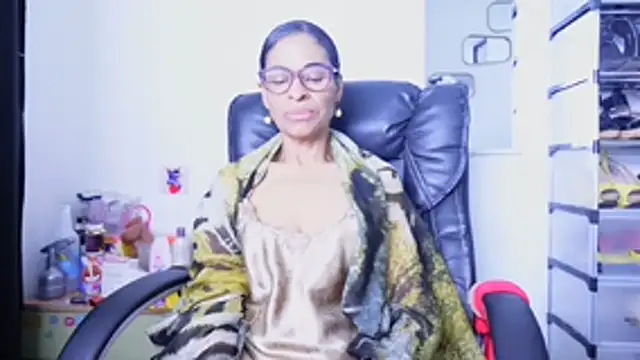 Aries_Mature webcam