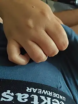 MadaamJizz_DickLewd webcam