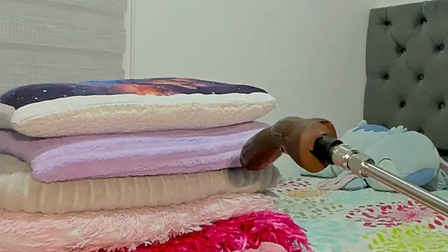 Elizabeth_18_ webcam