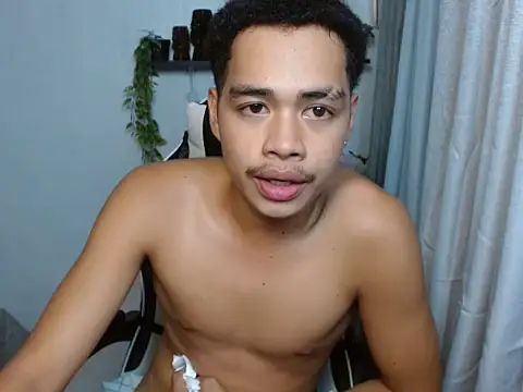 curlyasian_njxx