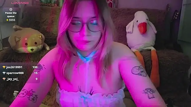 LeahBay webcam