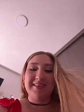 MoraInFire live cam on StripChat