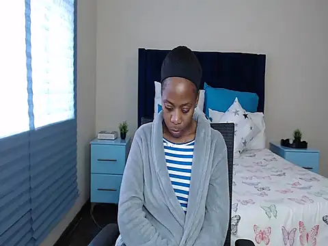 QUEENMANDYY webcam