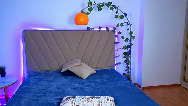 RonteCharlize webcam