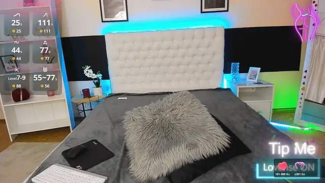 KiraNeeww webcam