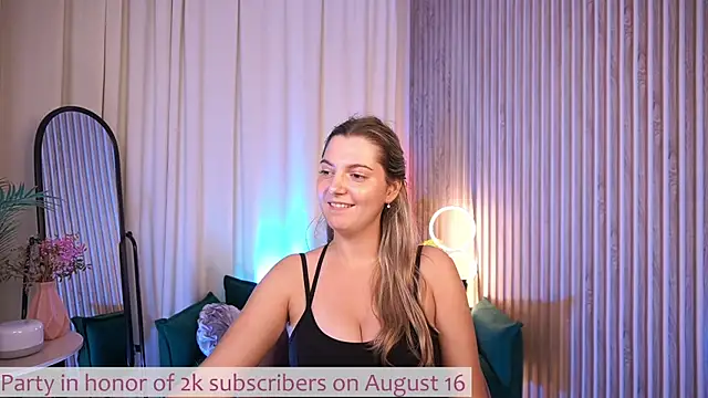 LucreciaStorm webcam