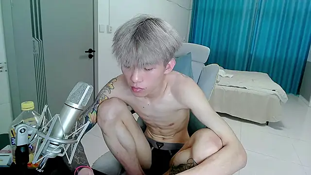 kpl-11 (M young) - 抽烟🚬裸体做体力