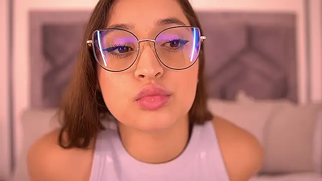 MiaKay1 webcam