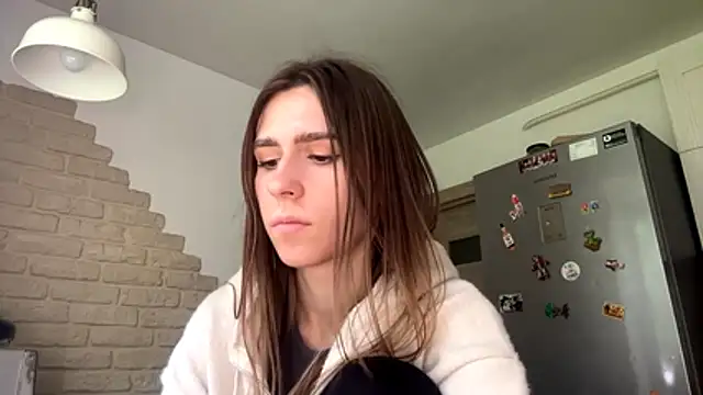 zaraguyette (F teen) - touch shoulder