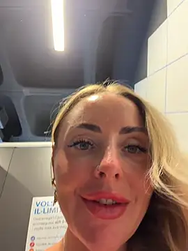 EmaSalis Live Webcam on Stripchat