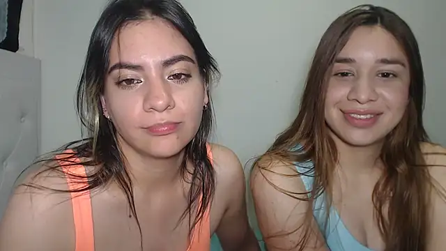 Sofiandwendy live cam on StripChat