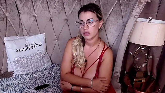 bustygizelle (F milf) - naked show play my pussy