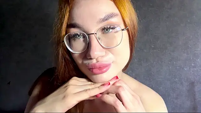 HuyoMoye live cam on StripChat