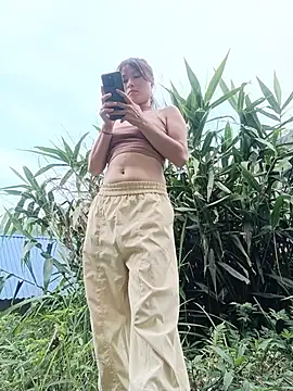 Linda-yiyi webcam